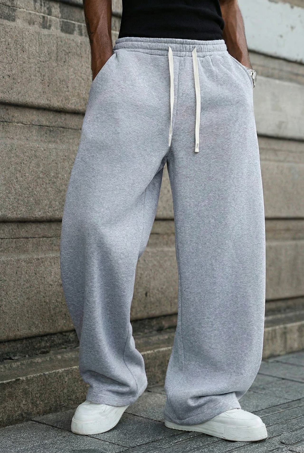 THE SOLVARO SWEATPANT