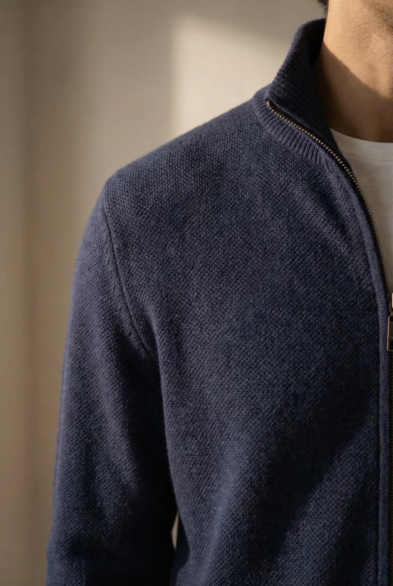 AURELIA STRICKJACKE MIT DURCHGEHENDEM REISSVERSCHLUSS