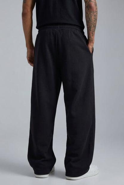 THE SOLVARO SWEATPANT