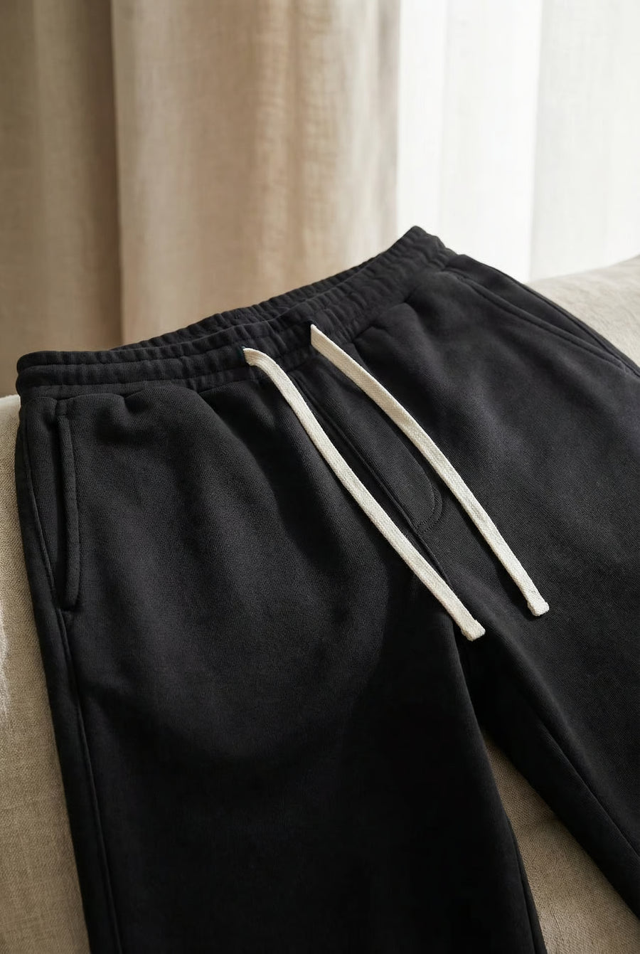 THE SOLVARO SWEATPANT