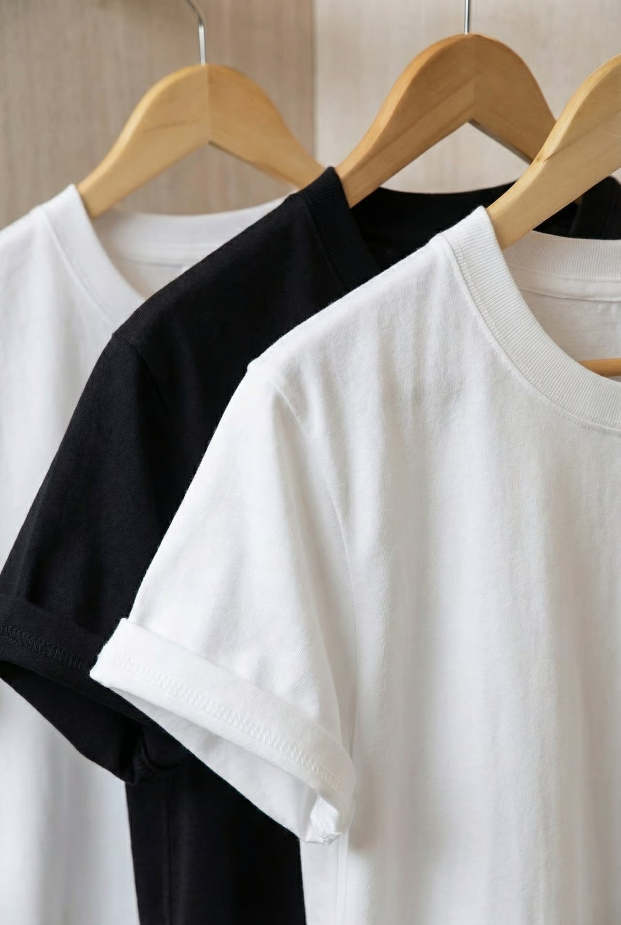 DAS ESSENTIELLE T-SHIRT