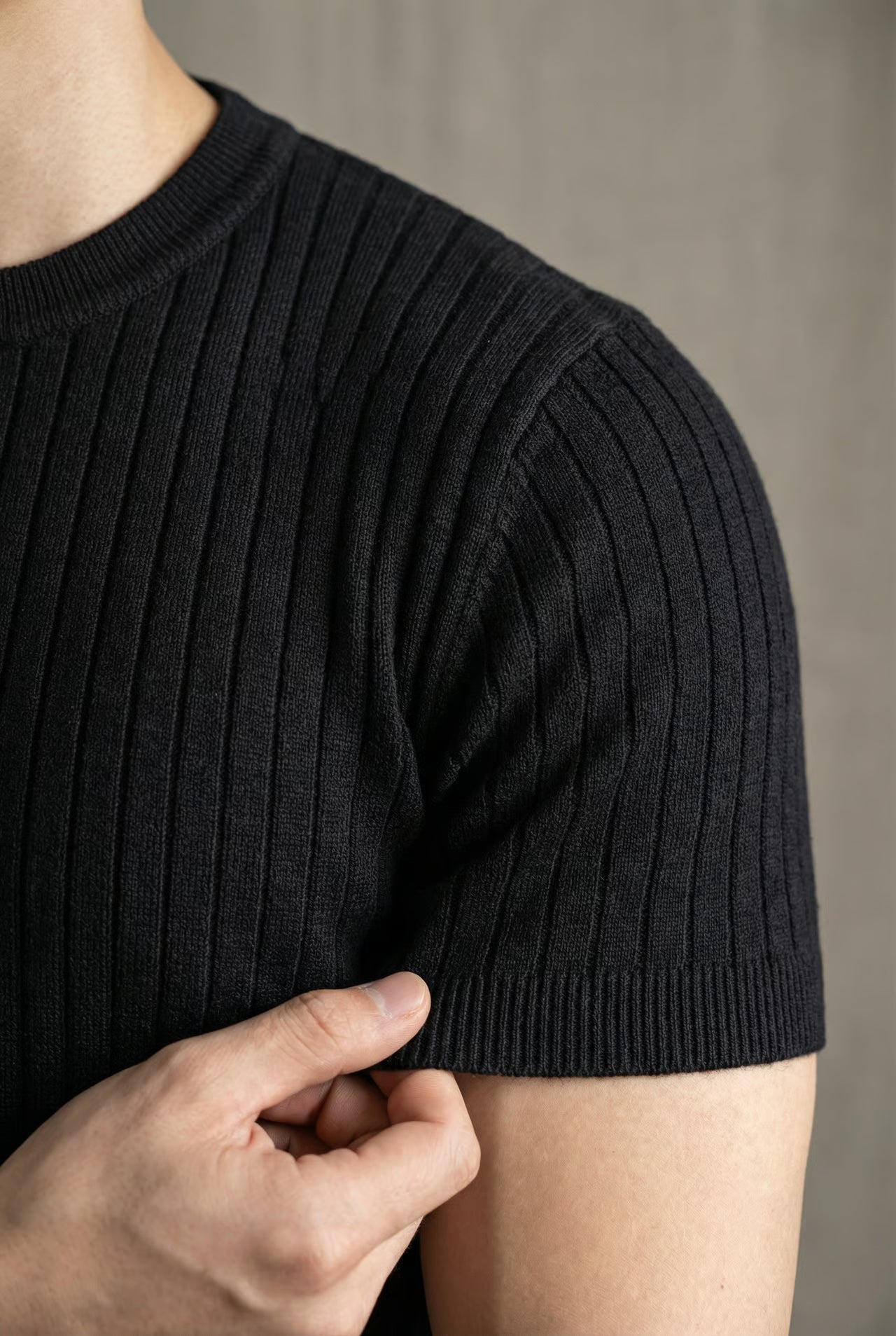 THE RIBBED SILHOUETTE TEE