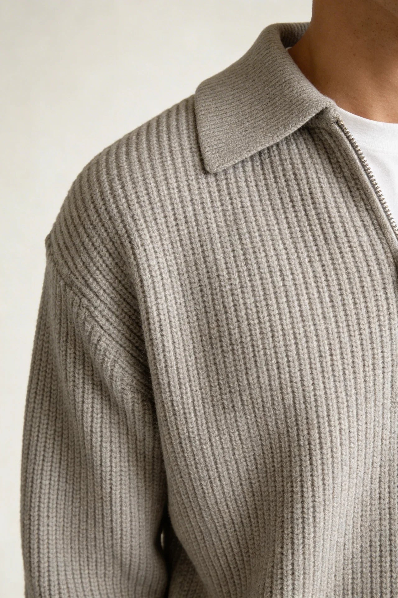 DER GERIPPTE REISSVERSCHLUSS-STRICKPULLOVER RAVENNA